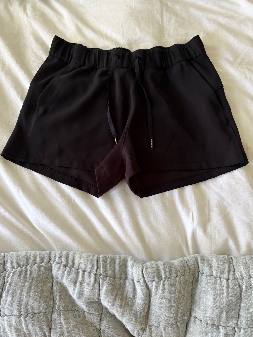 lululemon on the fly black shorts